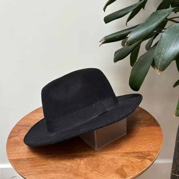 Stylish Black Fedora Hat - Picture 1 of 6